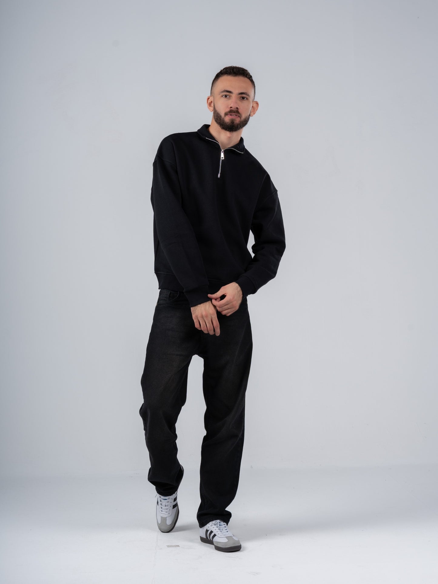 BLACK QUARTER-ZIP SWEATSHIRT