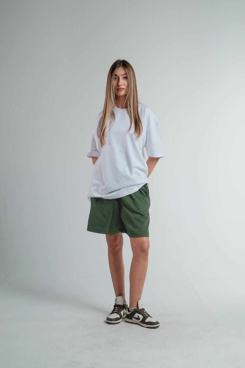 OLIVE SWEATSHORT