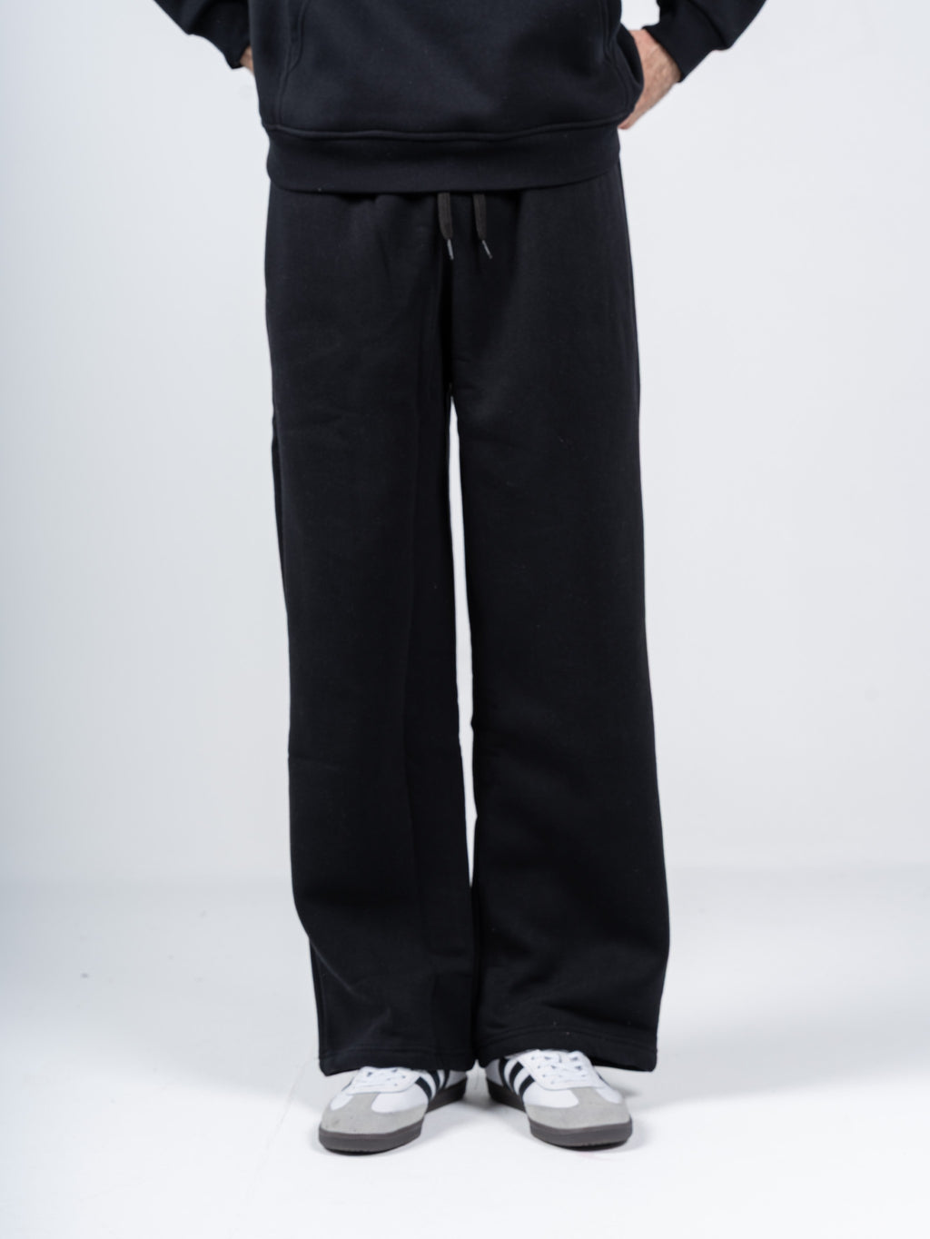 BLACK WIDE-LEG SWEATPANTS