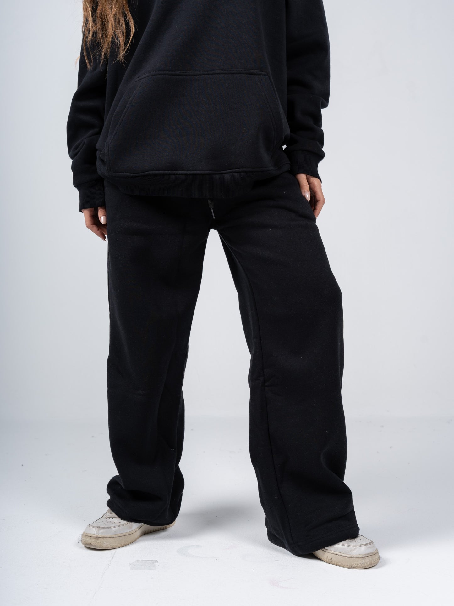 BLACK WIDE LEG SWEATPANTS