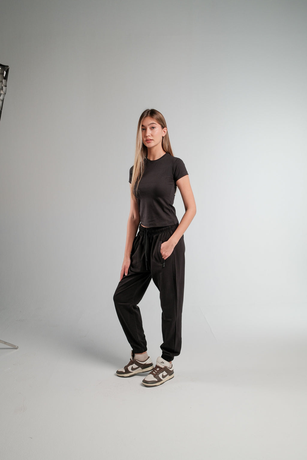 BLACK JOGGER SWEATPANTS