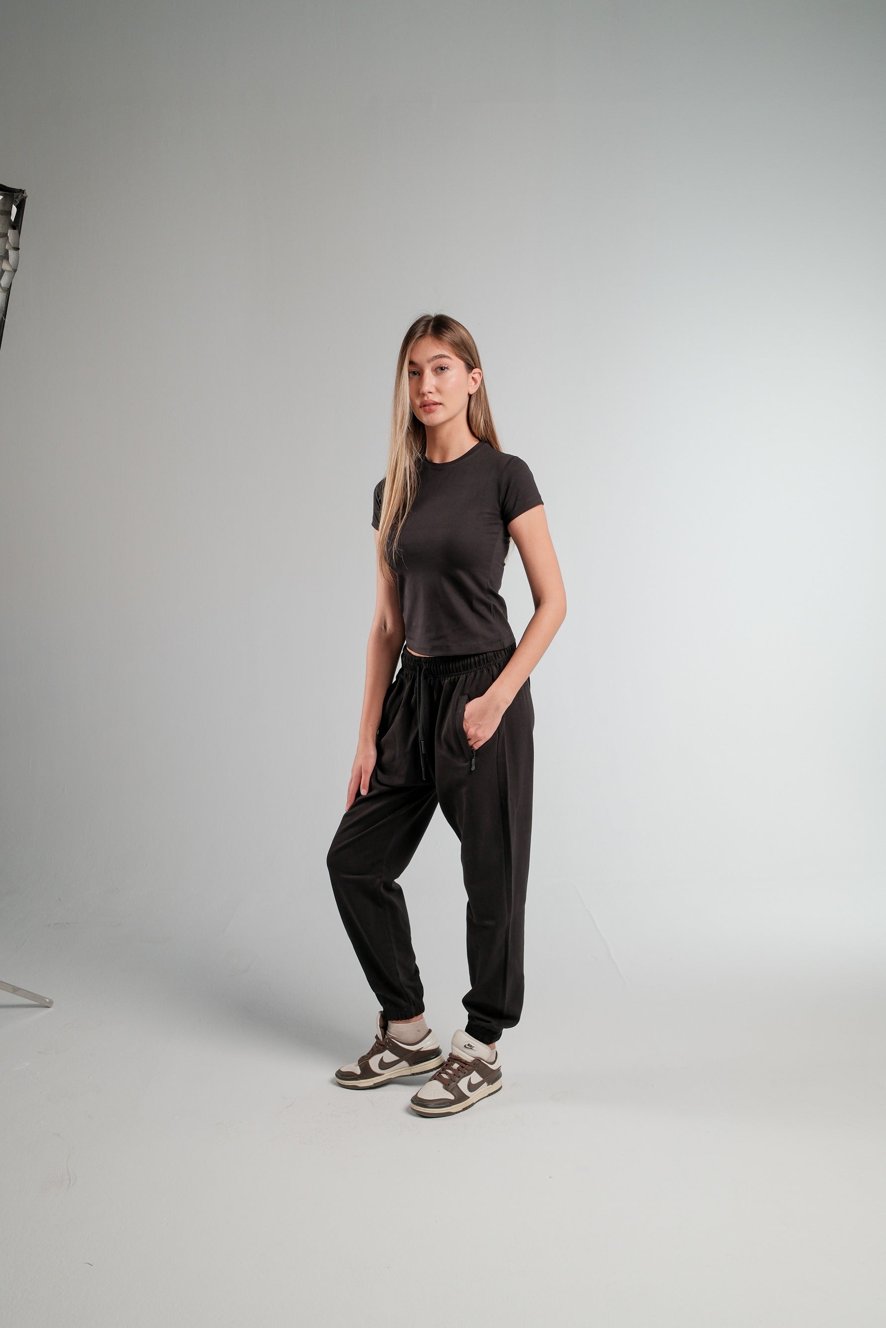 BLACK JOGGER SWEATPANTS