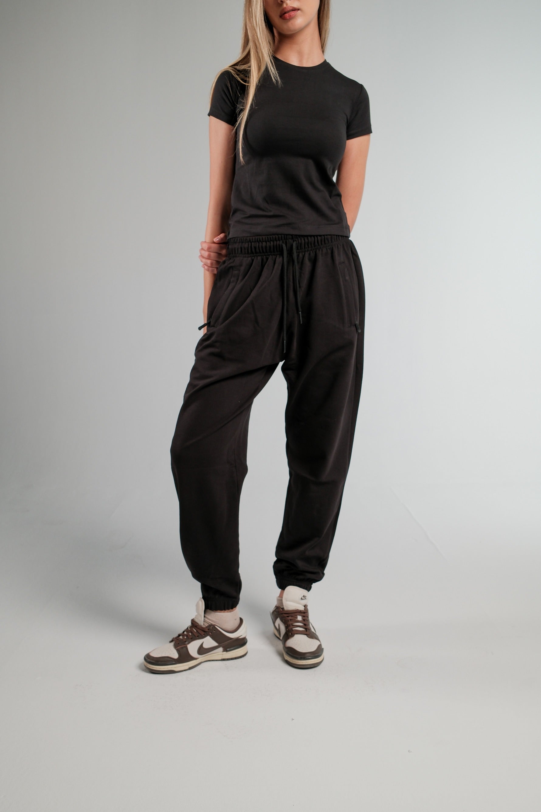 BLACK JOGGER SWEATPANTS