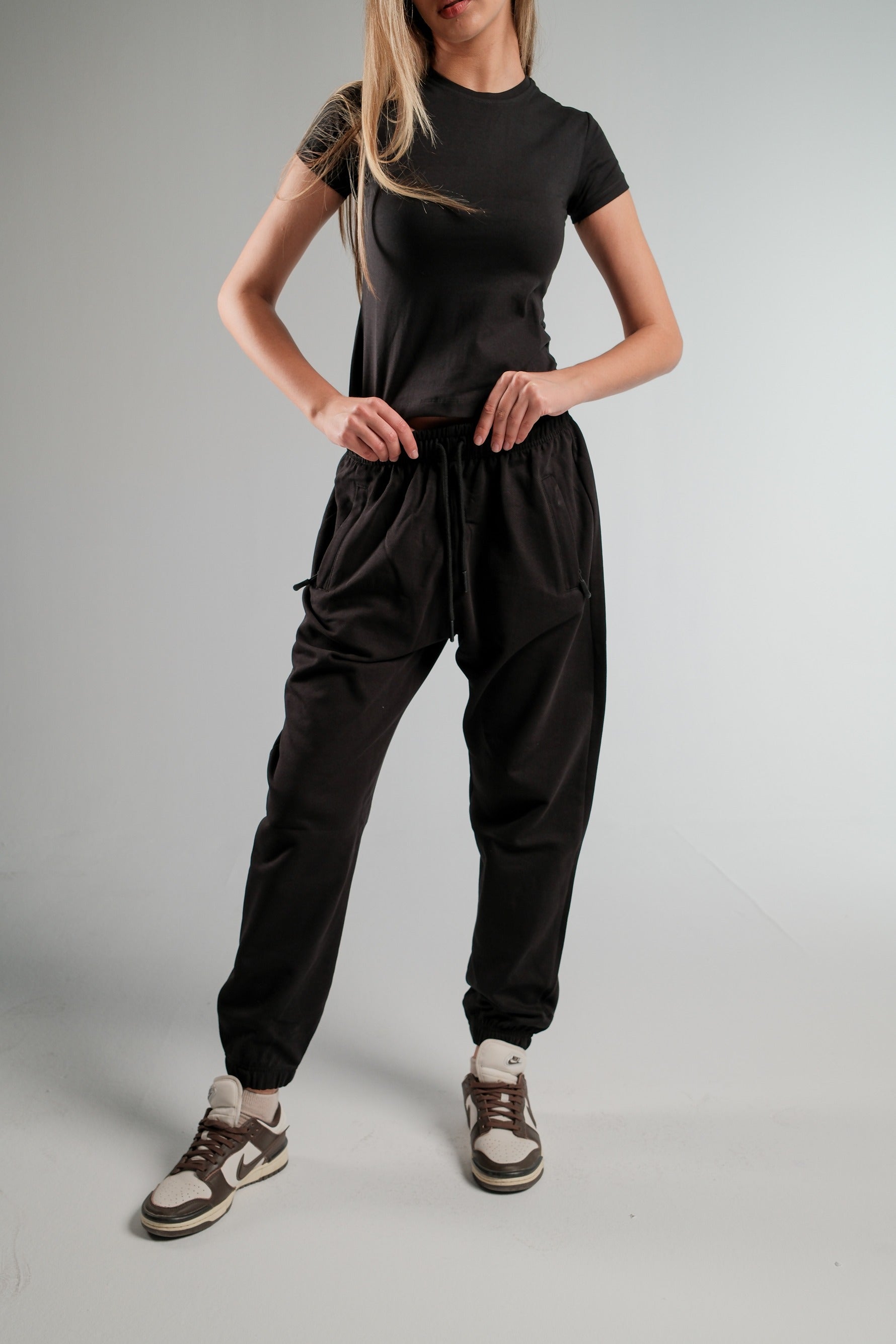 BLACK JOGGER SWEATPANTS