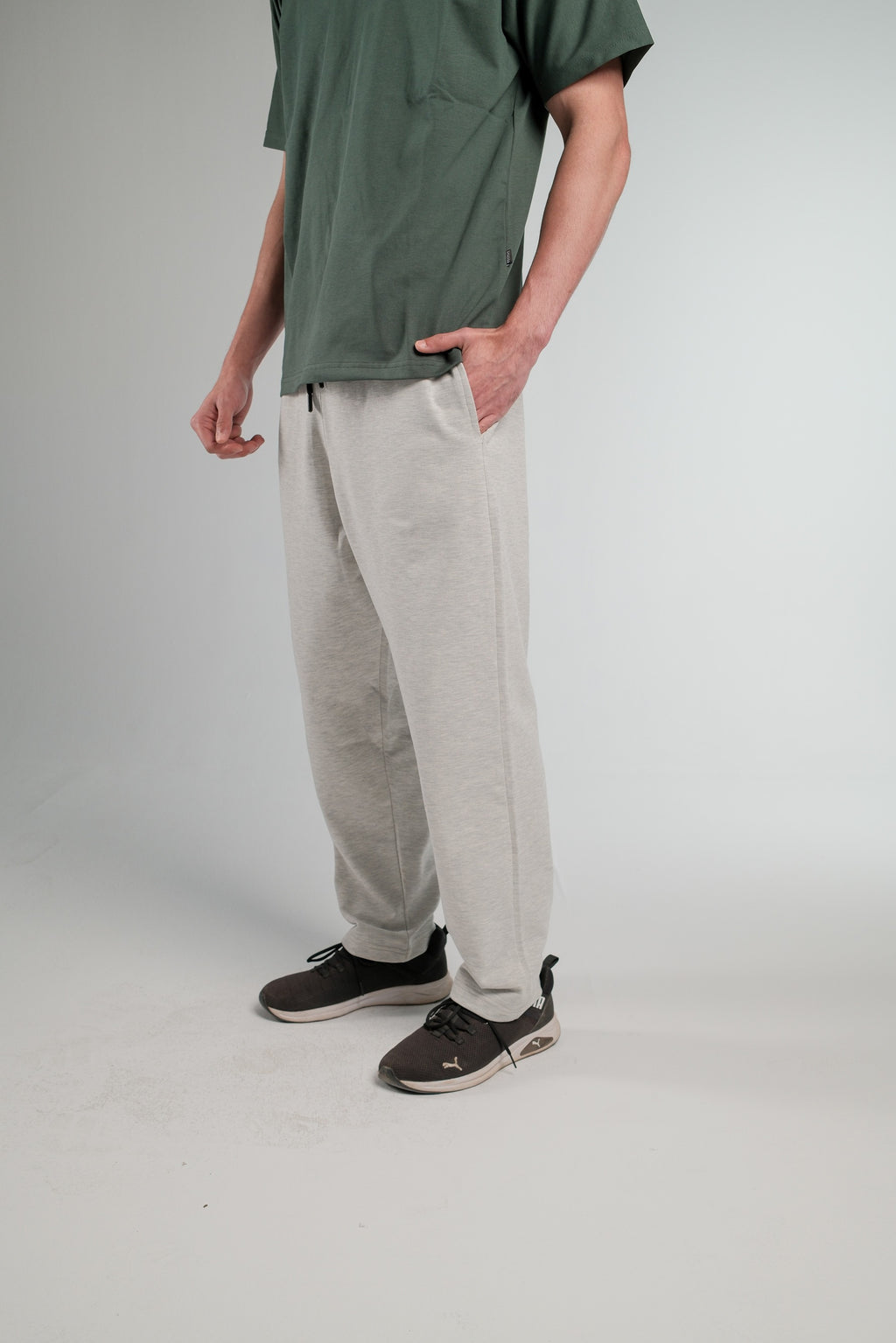 GREY STRAIGHT LEG SWEATPANTS