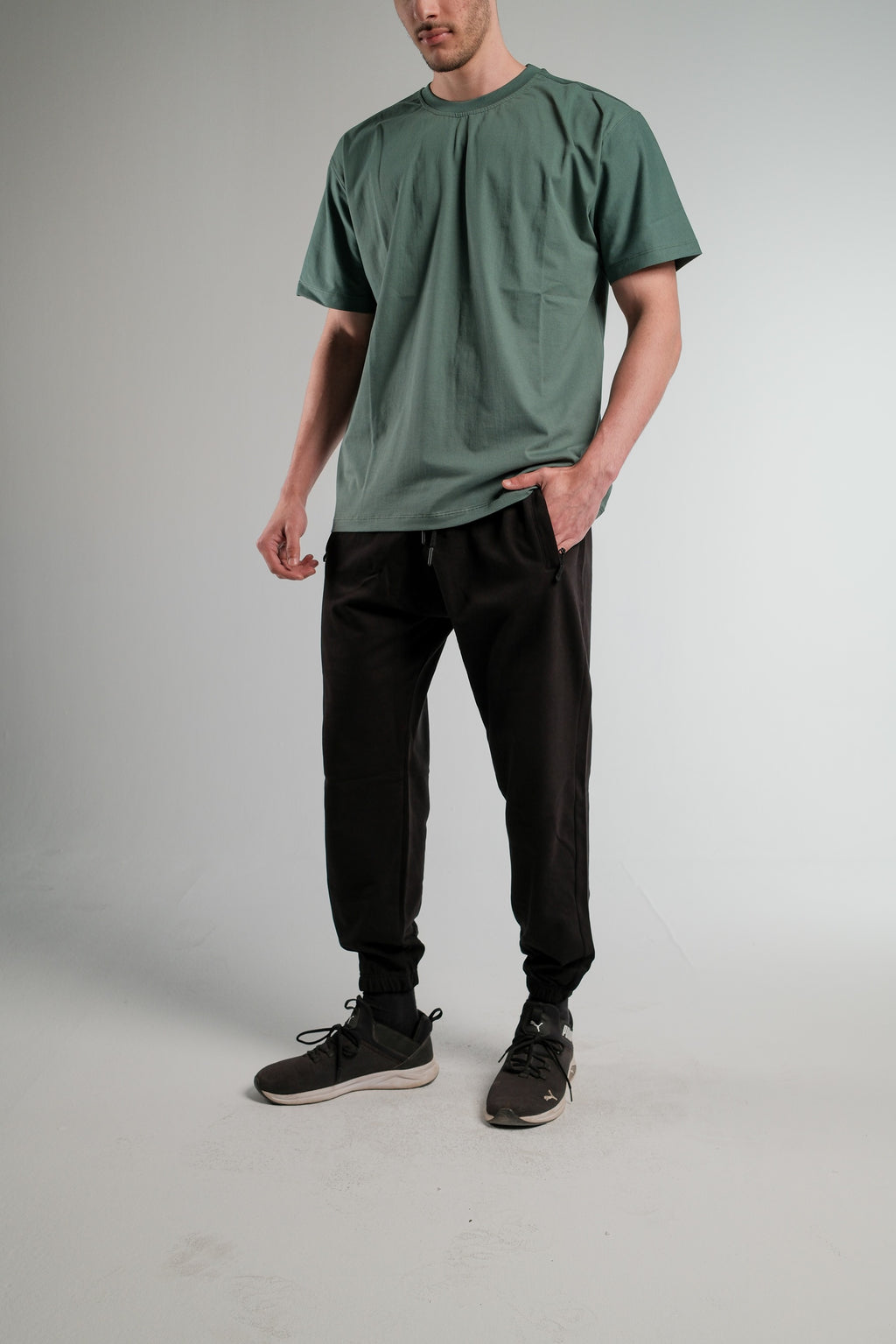 BLACK JOGGER SWEATPANTS