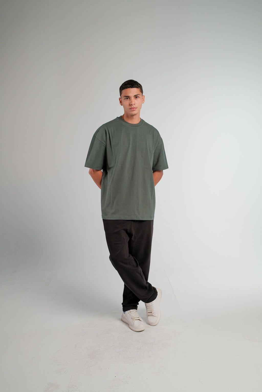 BLACK STRAIGHT LEG SWEATPANTS