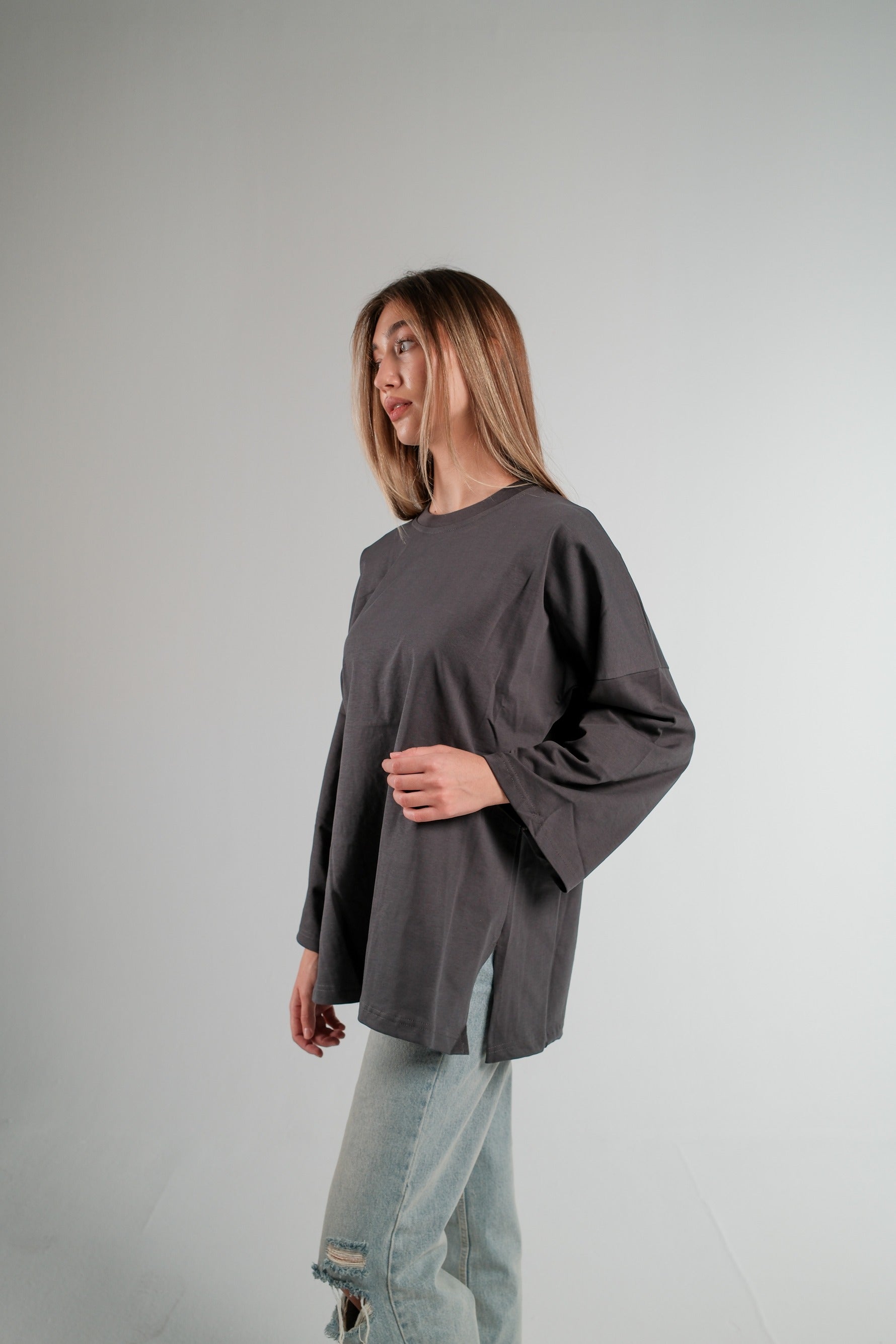 DARK GREY LONG SLEEVE OVERSIZED T-SHIRT