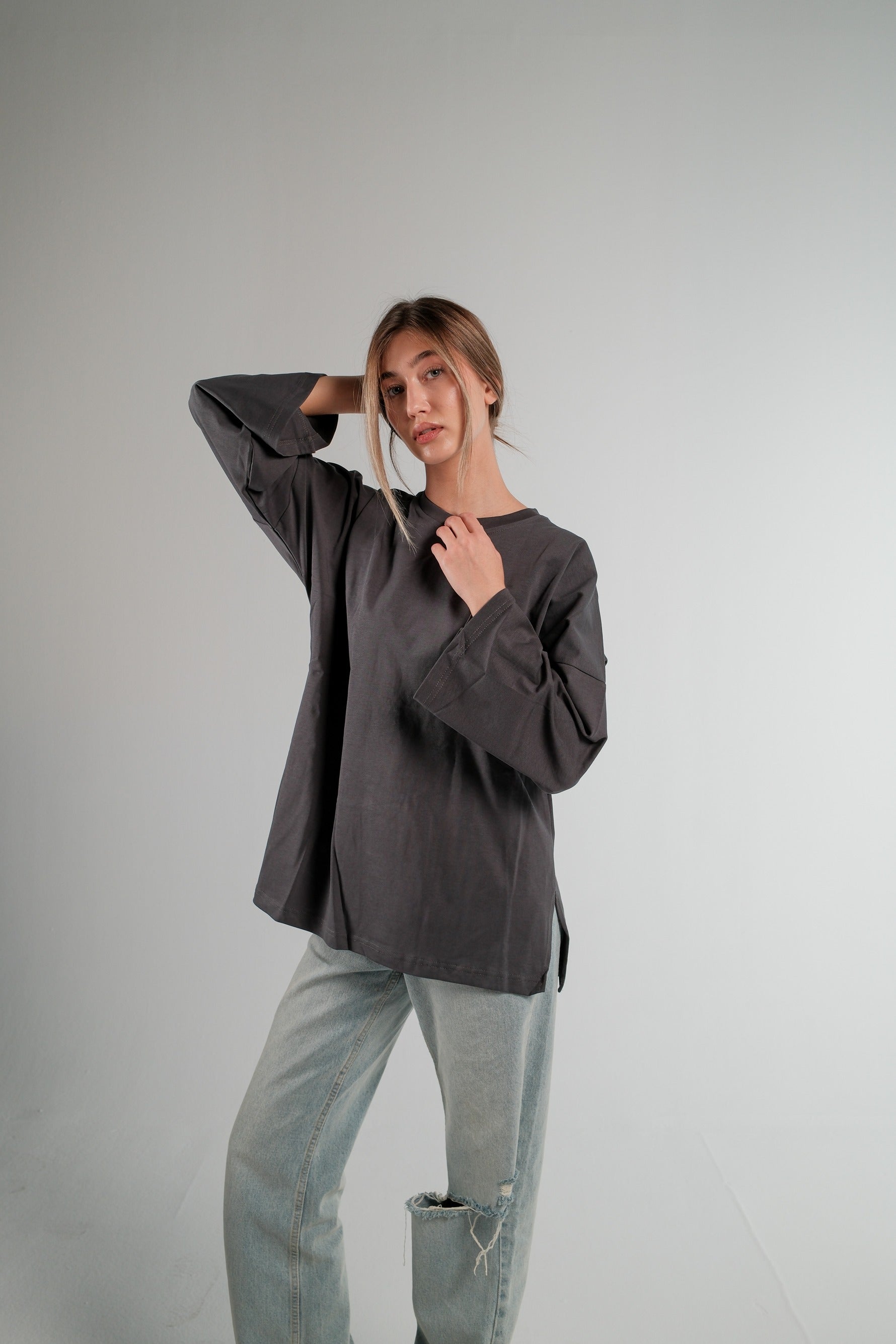 DARK GREY LONG SLEEVE OVERSIZED T-SHIRT