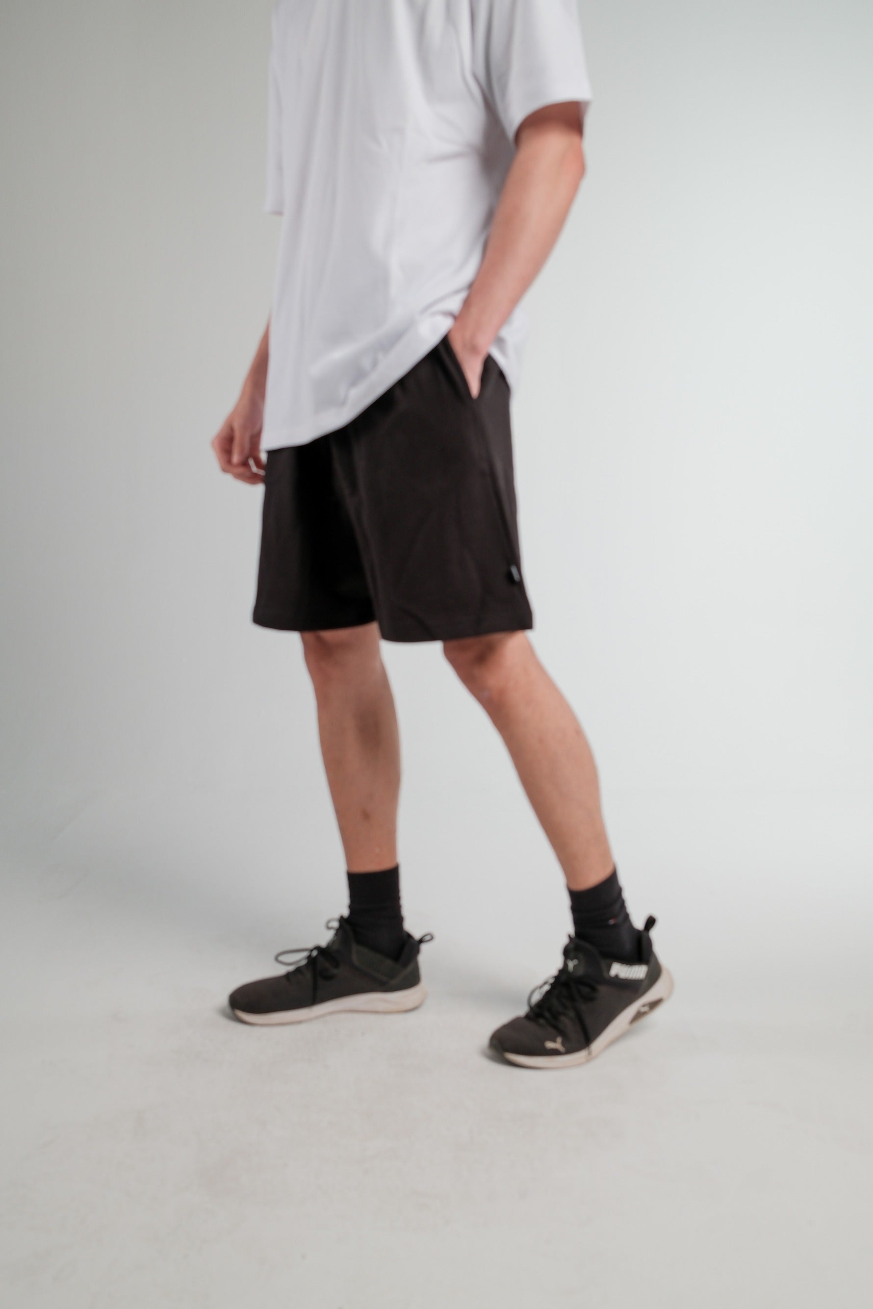 BLACK SWEATSHORT