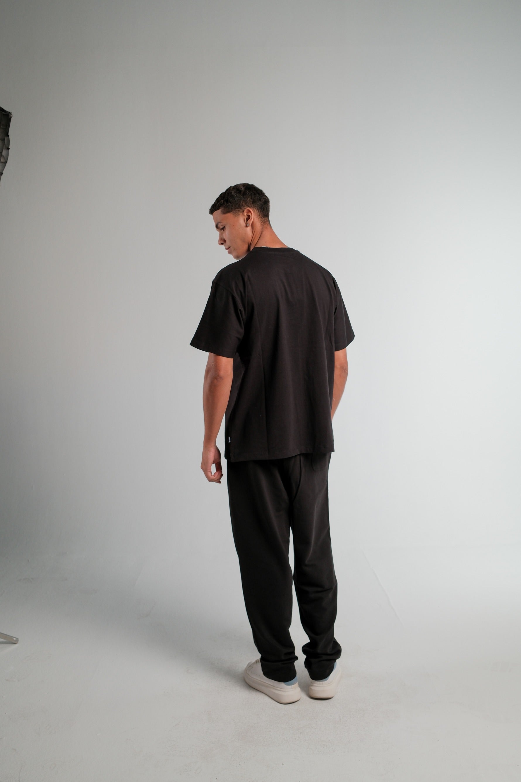 BLACK REGULAR FIT T-SHIRT