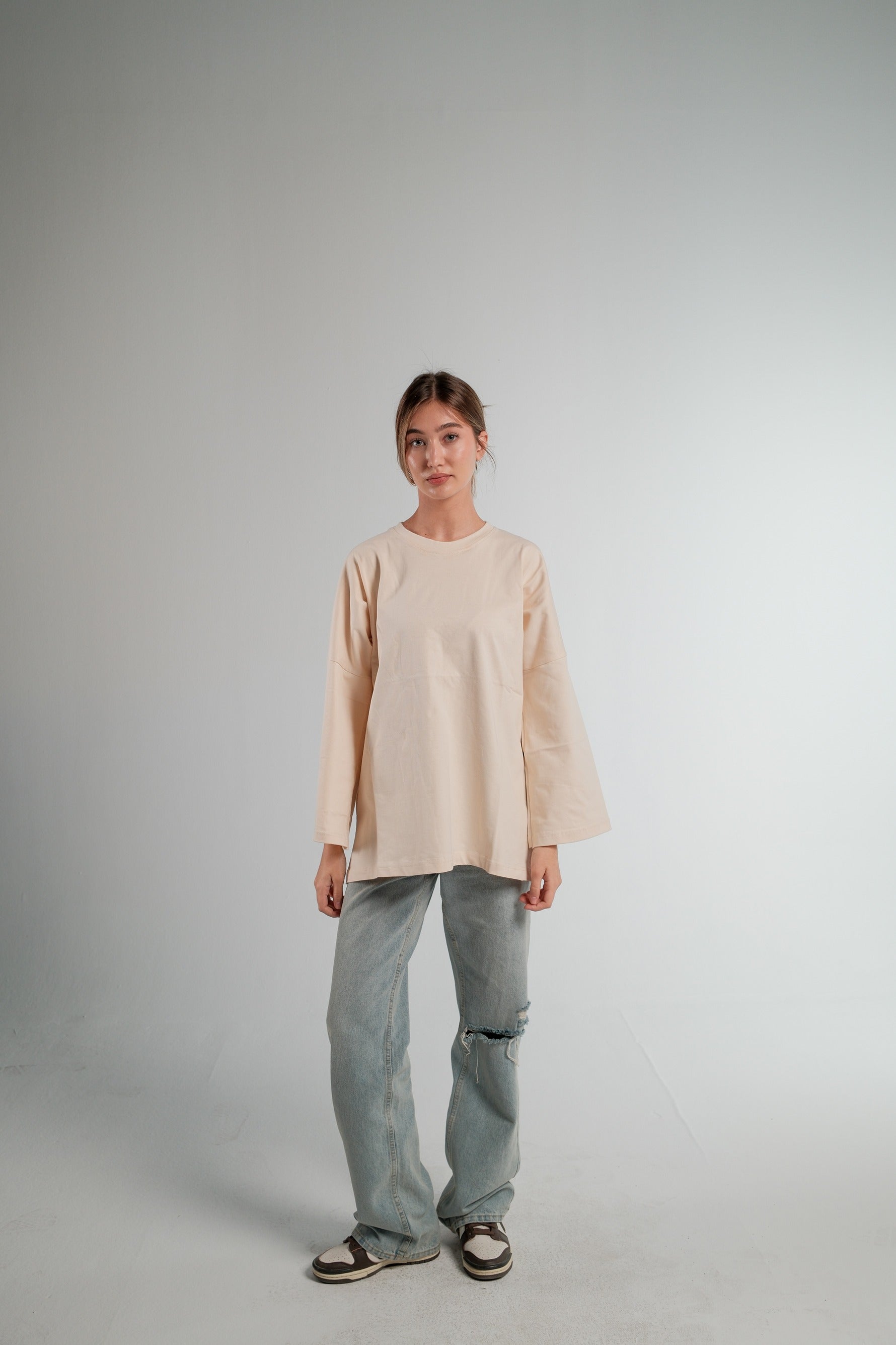 BEIGE LONG SLEEVE OVERSIZED T-SHIRT