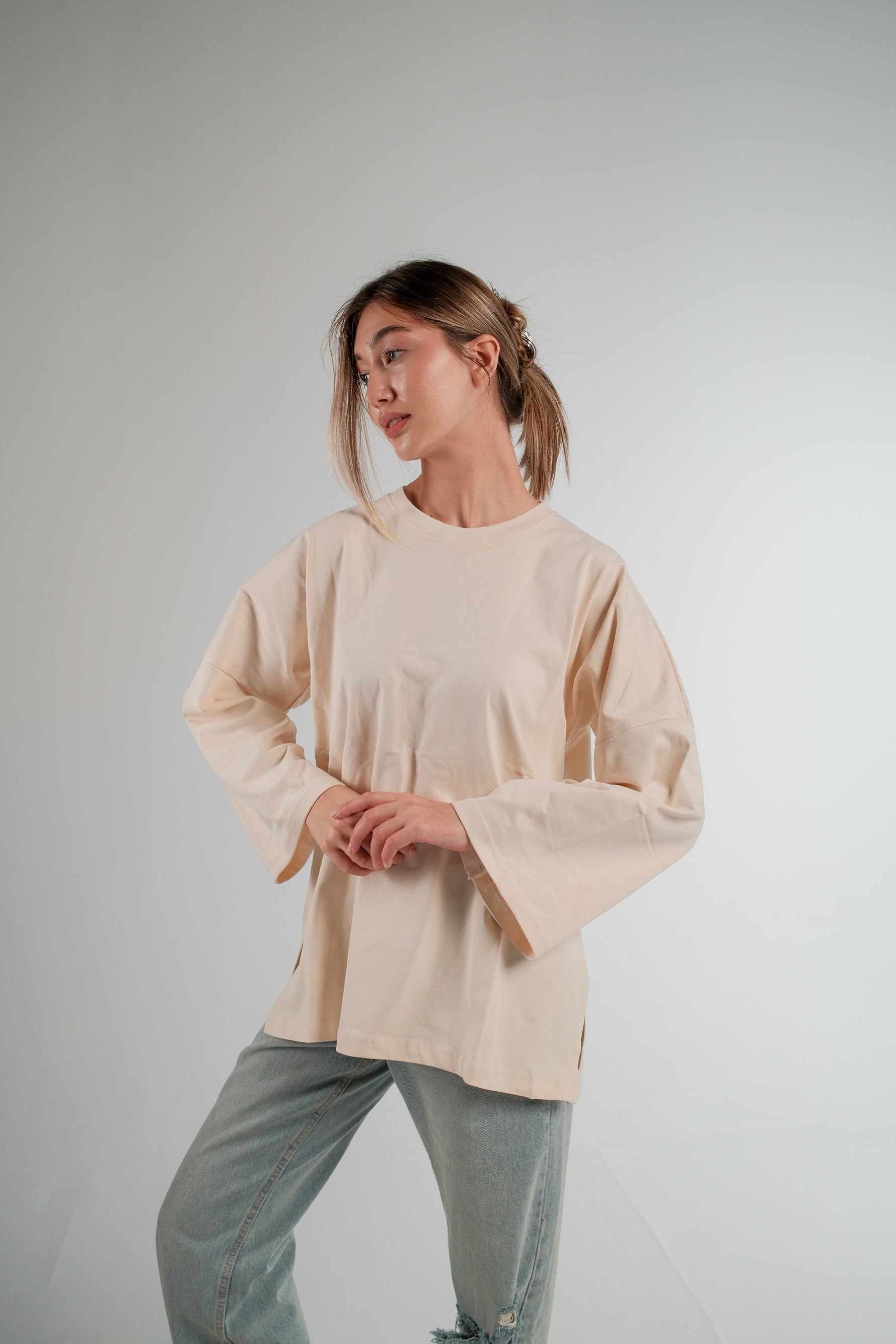 BEIGE LONG SLEEVE OVERSIZED T-SHIRT