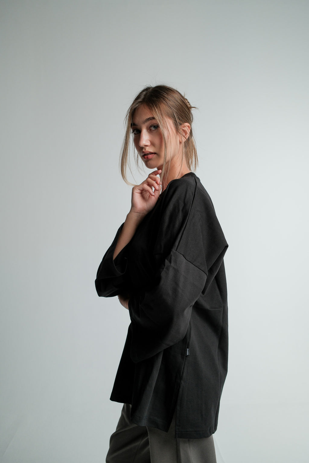 BLACK LONG SLEEVE OVERSIZED T-SHIRT