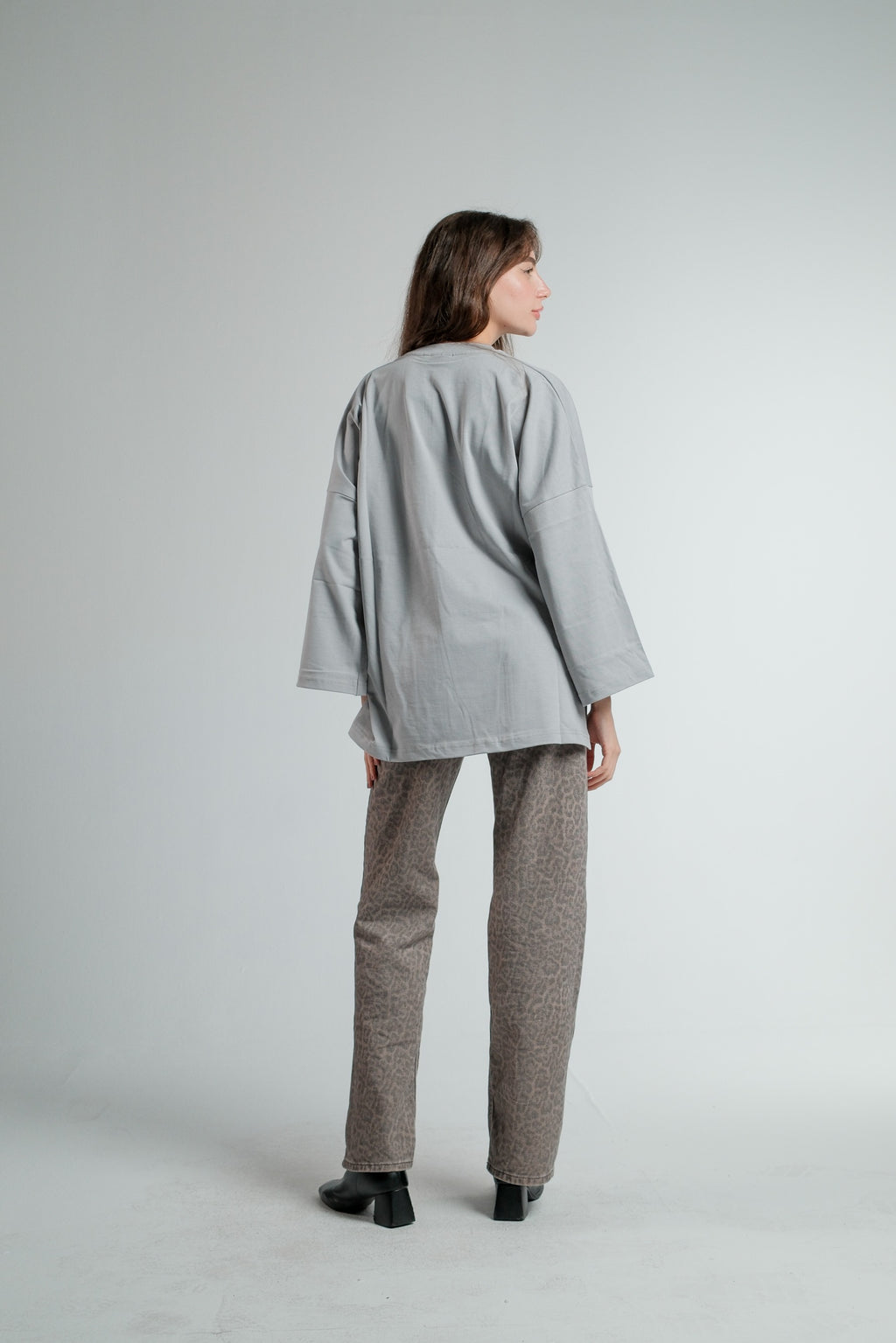 SILVER LONG SLEEVE OVERSIZED T-SHIRT