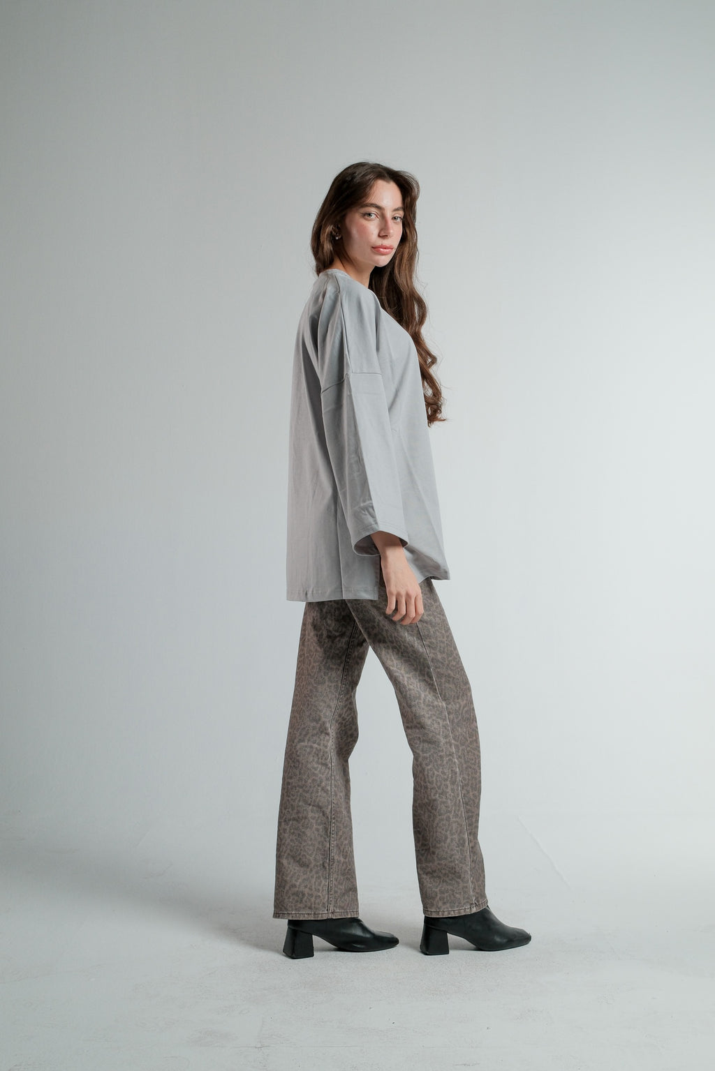 SILVER LONG SLEEVE OVERSIZED T-SHIRT